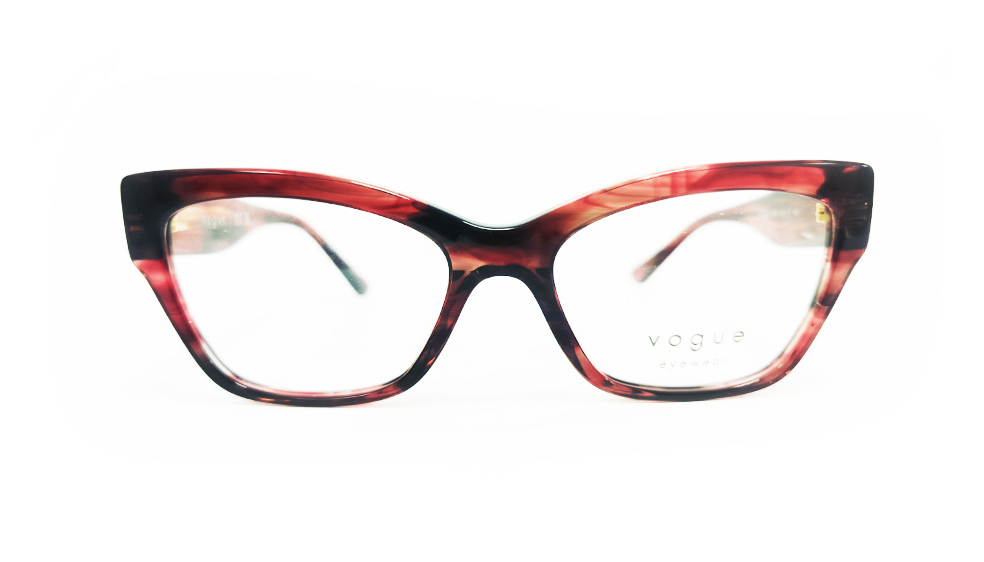 VOGU0589